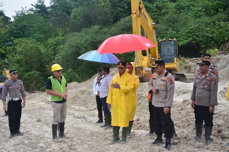 Polisi Bangun Dua Pos Jaga di Lokasi Bencana Tanah Longsor di Takari-Kupang