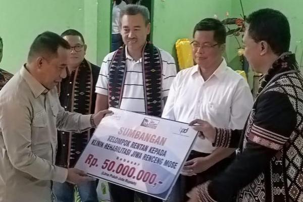  Seremoni penyerahan CSR yang berlangsung di Ruteng. Hadir Dirut Bank NTT, Harry Alexander Riwu Kaho Bupati Manggarai Herybertus GL Nabit, serta pihak Yayasan Karya Murni yang dan Yayasan Karya Bakti Panti Renceng Mose, Jumat (3/3/2023).