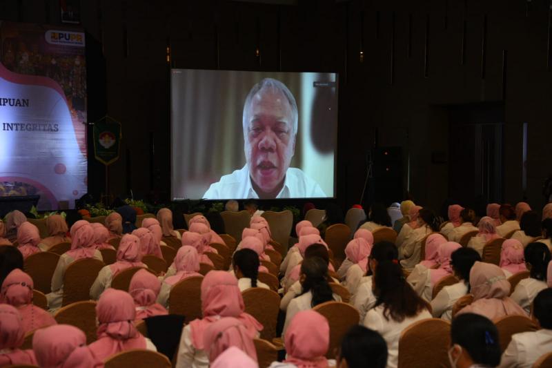 Pesan Menteri PUPR Kepada Istri Para Pejabat PUPR di NTT