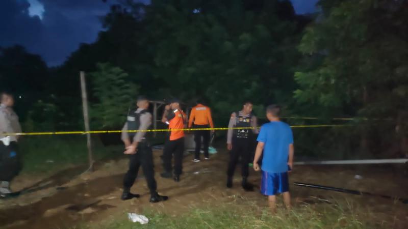 Dua orang pria di Kabupaten Sumba Timur ditemukan tewas dalam sebuah sumur di Jalan Gunung Mutis RT 10/RW 04 Padadita, Kelurahan Prailiu, Kecamatan Kambera, Kabupaten Sumba Timur.