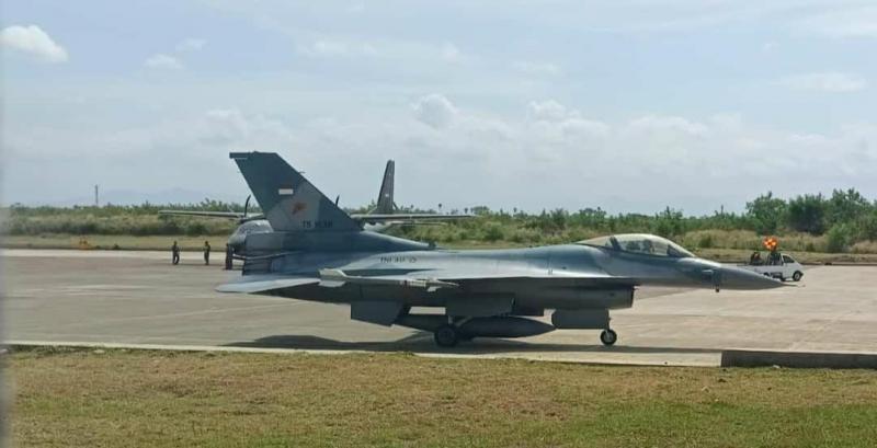 KTT Asean ke-42 tahun 2023 berlangsung di Labuan Bajo, Kabupaten Manggarai Barat, Nusa Tenggara Timur (NTT), sejak Selasa (9/5/2023) hari ini. Untuk mengamankan kegiatan ini, TNI AU siagakan satu flight F-16 di wilayah udara sekitar Labuan Bajo.
