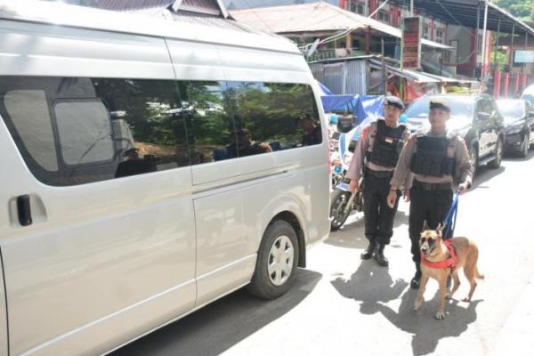 Dalam rangka pengamanan KTT ASEAN ke-42 tahun 2023 di Labuan Bajo, Kabupaten Manggarai Barat, NTT, Direktorat Satwa Korps Sabhara Baharkam Polri melakukan steriilisasi di lokasi-lokasi pelaksanaan ASEAN Summit menggunakan anjing Pelacak K9.