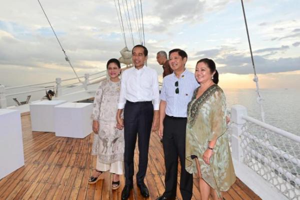 Presiden Joko Widodo dan Ibu Negara Iriana Joko Widodo mengajak para pemimpin Asean beserta pendampingnya untuk menikmati keindahan Nusa Tenggara Timur (NTT) dengan menaiki kapal pinisi pada Rabu, (10/5/2023).