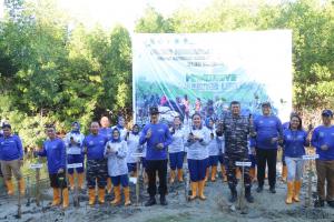 TNI-Polri di Kupang Tanam Mangrove di Pantai Tablolong