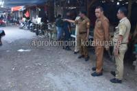 Sidak ke Pasar Oeba, Pj Wali Kota Kupang Perintahkan Segera Perbaiki Jalan dan Drainase