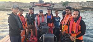 Nyaris Tenggelam karena Kapal Bocor, Empat Nelayan Rote Ndao Diselamatkan Tim SAR