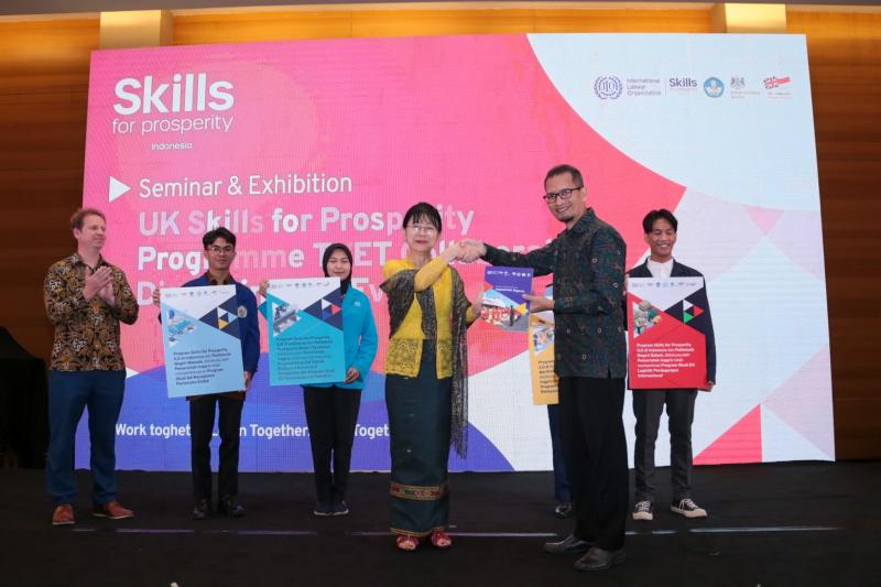 Program Skills for Prosperity ILO di Indonesia (SfP-Indonesia), yang didanai oleh pemerintah Inggris, dan mitra nasional dan internasionalnya hari ini (23/5) meluncurkan program studi maritim empat tahun yang baru dan lebih baik serta berbagi pijakan-pijakan pembangunan kapasitas kelembagaan dan profesional mereka, pencapaian lain dan pengetahuan dengan pemangku kepentingan lainnya. Kerja sama tersebut berlangsung sejak 2021.