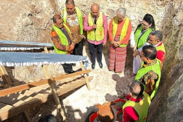 Gubernur Viktor Bungtilu Laiskodat menegaskan saat ini yang menjadi tanggungjawab besar gereja adalah bagaimana membangun sumber daya manusia yang handal dalam mencerdaskan kehidupan bangsa dan negara. Pasalnya, membangun sumber daya manusia yang handal sangat-lah tidak mudah.