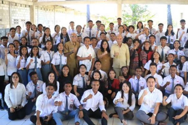 Sambangi SMA Kristen Pandegha Jaya, Gubernur NTT Beri Motivasi Leadership