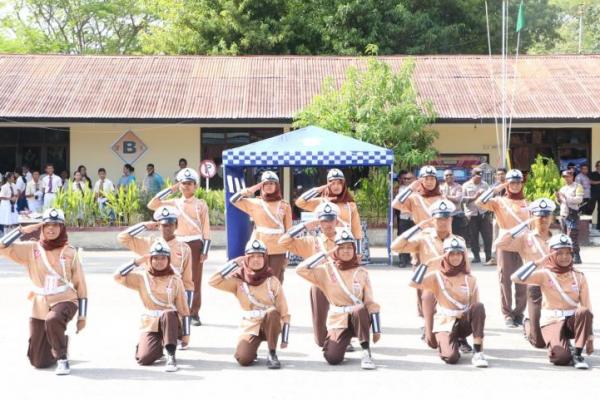 Belasan sekolah di Kota Kupang, NTT mengikuti lomba Patroli Keamanan Sekolah (PKS) dalam rangka Hari Bhayangkara ke-77 yang diadakan oleh Polda NTT. Lomba ini diikuti oleh 11 tim terdiri dari 6 sekolah SMA dan 5 sekolah SMP.