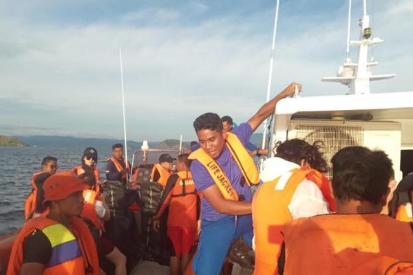 17 Penumpang Berhasil Dievakuasi saat Kapal Patah Kemudi di Labuan Bajo 