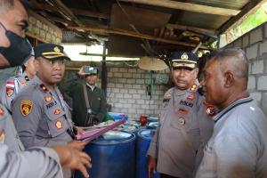 Kapolres Sidak Sub Penyalur BBM di Sabu Raijua
