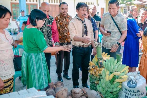  Penjabat Wali Kota Kupang Ibadah Syukur Panen Bersama Jemaat Alfa Omega Labat 