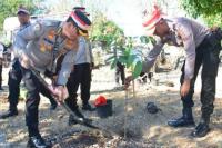 Laksanakan Atensi Kapolri, Polda NTT Tanam 1.000 Anakan Pohon