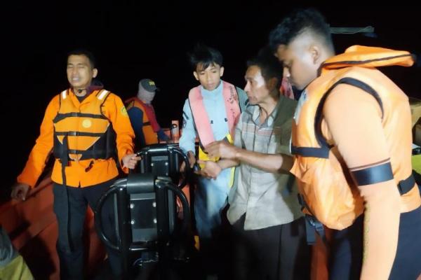 Lima orang nelayan asal Kota dan Kabupaten Kupang, NTT nyaris tenggelam setelah kapal yang ditumpangi mengalami mati mesin pada Kamis (17/8/2023) malam. Mereka berhasil dievakuasi Tim SAR Gabungan dari Stasiun Bakamla Kupang dan Basarnas Kupang.