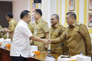 Pj Wali Kota Kupang Bersama 12 Penjabat Kepala Daerah Rapat Konsolidasi dengan Mendagri