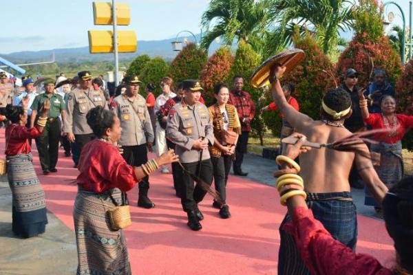 Kapolri Kunjungi Warga di Pedalaman Kabupaten Sikka