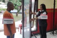 Lakoni 41 Adegan dan Hadirkan Enam Saksi, Tersangka Pembunuhan Ikuti Reka Ulang di Polres Ende