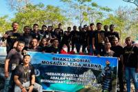 Anggota Polri Asal Ende Berbagi Kasih dengan Pemulung di Kota Kupang