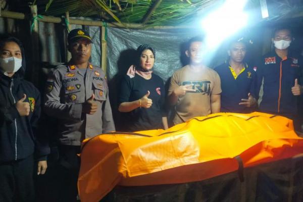 Tim medis dari forensik Rumah Sakit Bhayangkara Titus Uly Kupang melakukan otopsi terhadap jenazah Vinsensia Tamonop, Selasa (12/9/2023). Vinsensia merupakan korban meninggal diduga karena masker oksigen terbakar yang terjadi di ruang isolasi 1 Mawar RSUD Soe, Kabupaten Timor Tengah Selatan (TTS) pada Sabtu (9/9/2023).