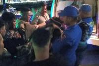  Anggota Polisi Bantu Selamatkan IRT yang Bersalin di Pulau Rinca Kabupaten Manggarai Barat