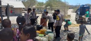 Polres Kupang Distribusi 10 Ribu Liter Air Bersih untuk Warga Berdampak Kekeringan