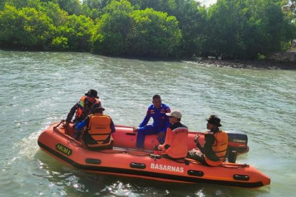   Tim Gabungan melanjutkan pencarian terhadap Feri Ferderika Fangg, warga RT 014/RW 007, Dusun Hundihuk Tengah, Desa Hundihuk, Kecamatan Rote Barat Laut, Kabupaten Rote Ndao 