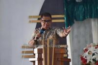 Penjabat Wali Kota Kupang Serahkan Bansos Rp 25 Juta untuk GMIT Elim Lasiana 