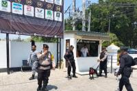Patroli Keamanan, Anggota Polda Sterilkan Kantor KPU dan Bawaslu NTT 
