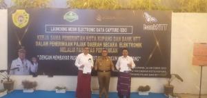 Tingkatkan PAD, Pj Wali Kota Kupang Launching 100 Mesin EDC di Tempat Usaha