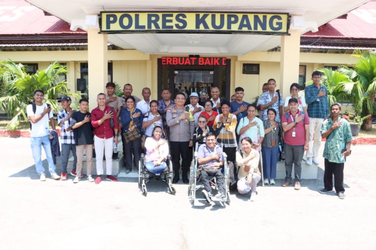 Puluhan kaum difabel dari Gerakan Advokasi Transformasi Disabilitas Untuk Inklusi (Garamin) Nusa Tenggara Timur mengunjungi Polres Kupang, Kamis (9/11/2023).