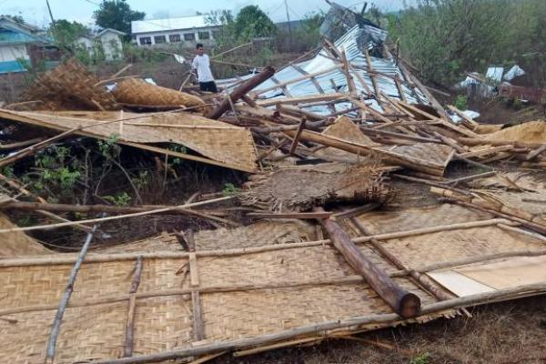  Puting Beliung Hancurkan Gedung SMKN Kambata Mapambuhang-Sumba Timur Rata dengan Tanah