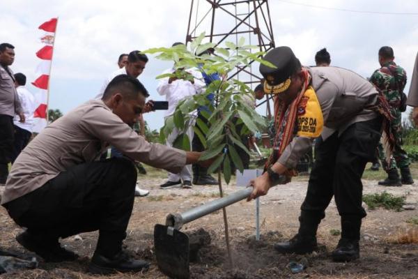 SMKN 1 Kabupaten Kupang Jadi Lokasi Gerakan Menanam Sepuluh Juta Pohon Polri