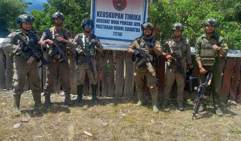 Jenazah Anggota Brimob yang Gugur di Papua Tiba di Kupang Jumat Pagi