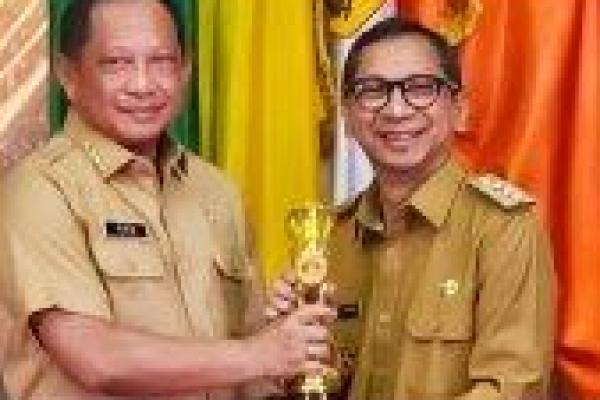 Sukses Tingkatkan Inovasi Layanan Publik, Pj Gibernur NTT Raih Innovative Government Award 2023 