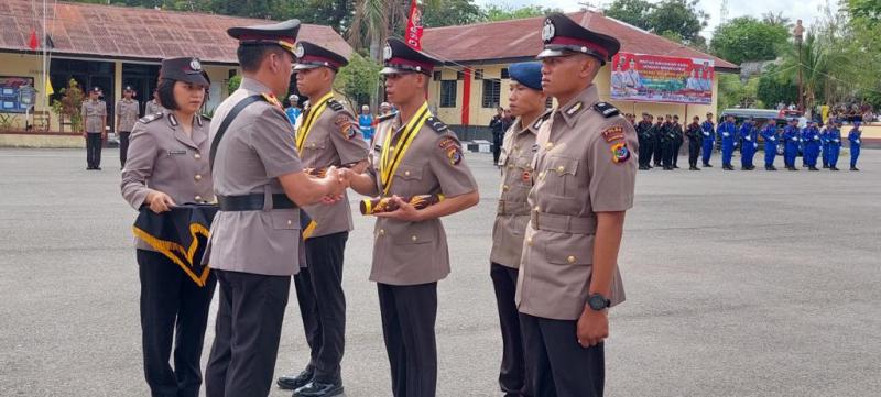 Polda NTT mendapat tambahan 276 orang bintara remaja baru angkatan 50 tahun 2023. Para bintara remaja ini dilantik dan diambil sumpah dalam penutupan pendidikan pembentukan bintara dan Tamtama Polri gelombang II tahun anggaran 2023 dipimpin Wakapolda NTT, Brigjen Pol Awi Setiyono, Kamis (21/12/2023) di SPN Polda NTT.