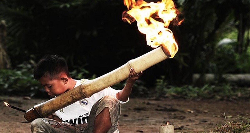 Rayakan Natal Pakai Meriam Bambu di Ngada-Flores Makan Korban