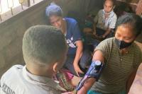  Tim Medis Bid Dokkes Beri Pelayanan Kesehatan untuk Korban Erupsi Gunung Lewotobi