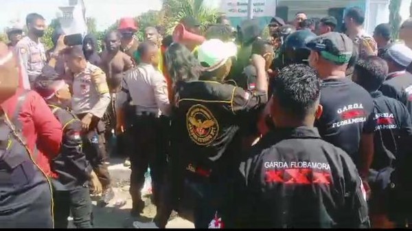 Kapolda NTT, Irjen Pol. Daniel Tahi Monang Silitonga, SH, MA, diminta mengusut tuntas kasus pemukulan terhadap mahasiswa asal Papua saat berdemo di Kota Kupang. Aksi pemukulan terhadap mahasiswa asal Papua ini dilakukan oleh sejumlah oknum preman mengatasnamakan ormas tertentu pada 1 Desember 2023 lalu.
 