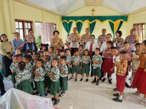 Biro Ops Polda NTT Berbagi Kasih Bersama Anak Panti Asuhan di Baumata