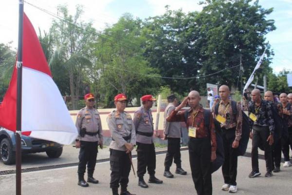 Sekolah Polisi Negara (SPN) Polda NTT menerima 198 calon siswa Bintara Polri pria TA 2024. Ratusan calon siswa ini diserahkan Karo SDM Polda NTT, Kombes Pol Satria Yusada, SIK, MS kepada Ka SPN Polda NTT, Kombes Pol Nanang Putu Wardianto, SST, MK.