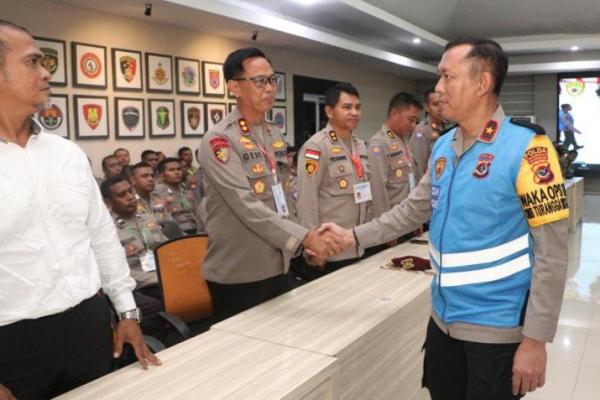 Jajaran Polda NTT melakukan seleksi pendidikan pengembangan terpadu TA 2024. Seleksi diawali dengan penandatanganan pakta integritas di Polda NTT, Senin (26/2/2024). Seleksi dilakukan untuk pendidikan Pengembangan Terpadu (PKN Tk. II/SSPK, STIK-PTIK, Sespimma, dan SIP) TA 2024.