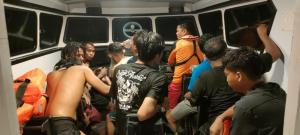 Tim SAR Ditpolairud Polda NTT Evakuasi Penumpang Selamat Buntut Kecelakaan Laut di Teluk Kupang