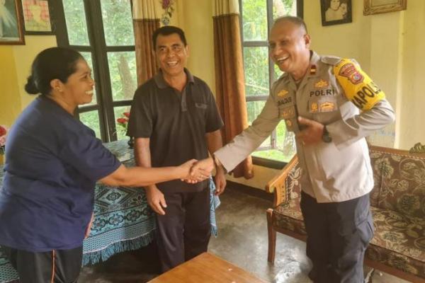 Kapolsek Wolowaru, Polres Ende, Polda NTT, Ipda Ubaldus Maku mengaktifkan kegiatan sambang ke tokoh agama di wilayahnya. Kegiatan sambang dilakukan dengan mengunjungi Pastor Paroki Jopu, Romo Frengki Aurelius Siga Meze dan Romo Yohanes Kristianto Rani Bmango, Kamis (14/3/2024).