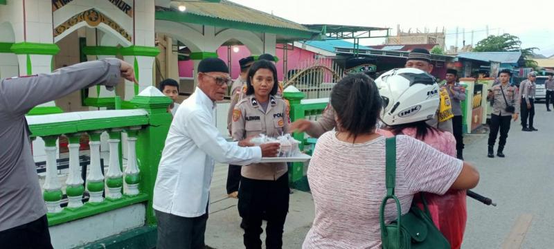 Kapolres Rote Ndao Gelar Ramadhan Berkah Bersama Warga Metina
