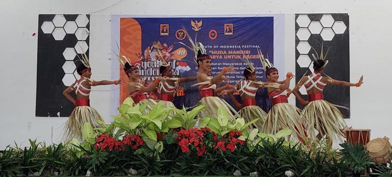 Penampilan group tari SMA Kristen Mercusuar Kupang dalam ajang lomba budaya yang digekar BNPT-FKPT memukau selurub penonton di Aula SMKN 3 Kupang, Jumat (22/3/2024). Kelompok tari ini tampil dalam ajang Youth Of Indonesia (YOI) 2024.
