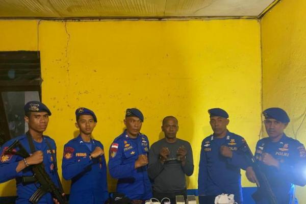La Ode Jamaludin alias Juma (46), nelayan asal Desa Gerak Makmur, Kecamatan Sampolawa, Kabupaten Buton, Sulawesi Tenggara ditangkap jajaran Direktorat Polairud Polda NTT saat melakukan patroli laut, Senin (25/3/2024).