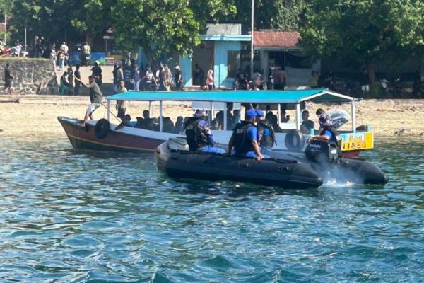 Dua Hari Operasi Semana Santa di Flotim, Polairud Polda NTT Bantu Evakuasi Perahu Mati Mesin
