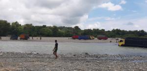 Truk yang Terjebak Dalam Sungai di Desa Soliu-Amfoang Barat Laut Akhirnya Dievakuasi