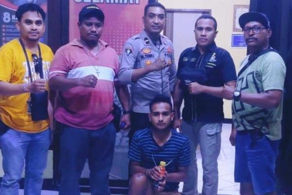 Pelarian Ronaldo Benyamin Hedohari alias Papi alias Pipos (24), mahasiswa Universitas Nusa Cendana (Undana) Kupang berakhir sudah. Warga Desa Tupan Kampung Tepas, Kecamatan Batu Putih, Kabupaten TTS ini ditangkap tim Serigala Polsek Kota Lama, Sabtu (30/3/2024).